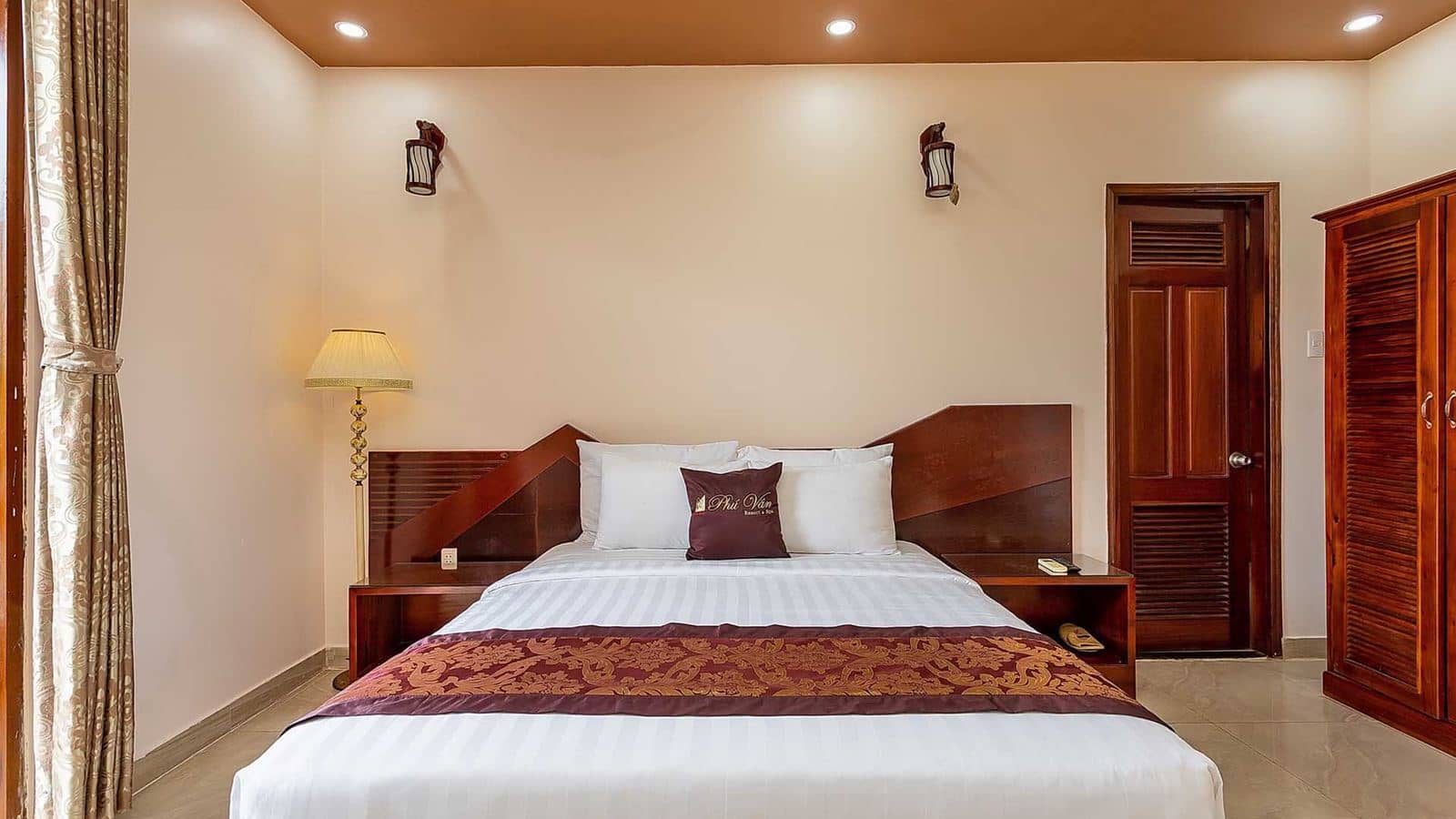 rooms-beach-bungalow-room
