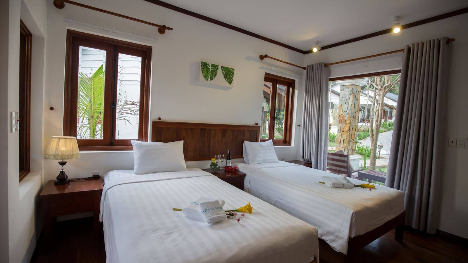 rooms-pool-retreat-double