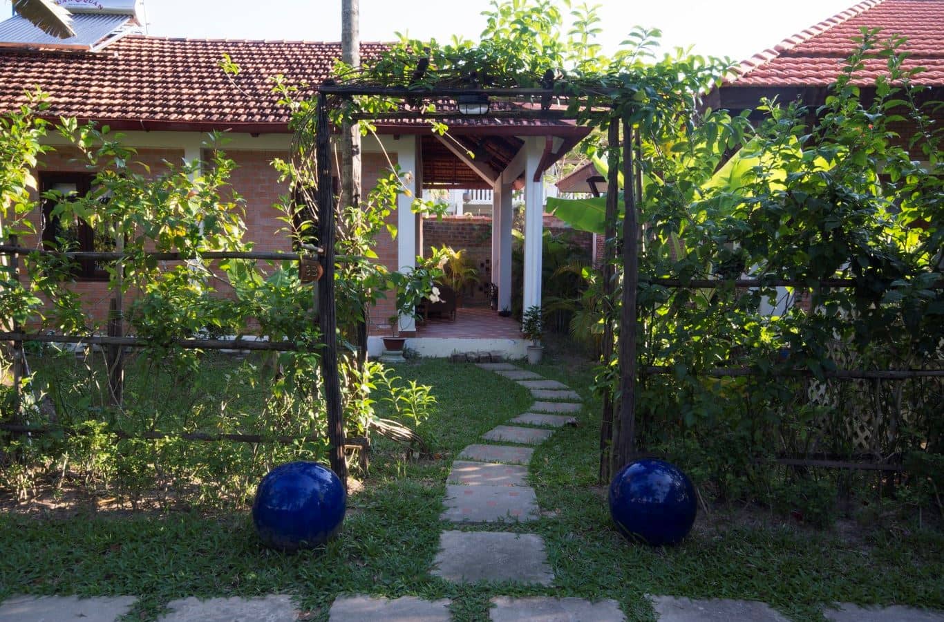 rooms-cottage-garden-view