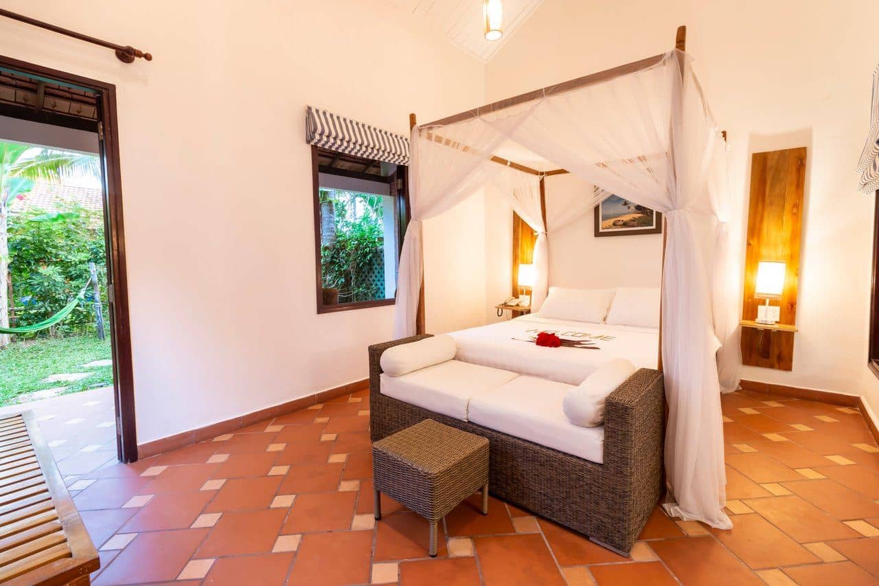 rooms-cottage-garden-view