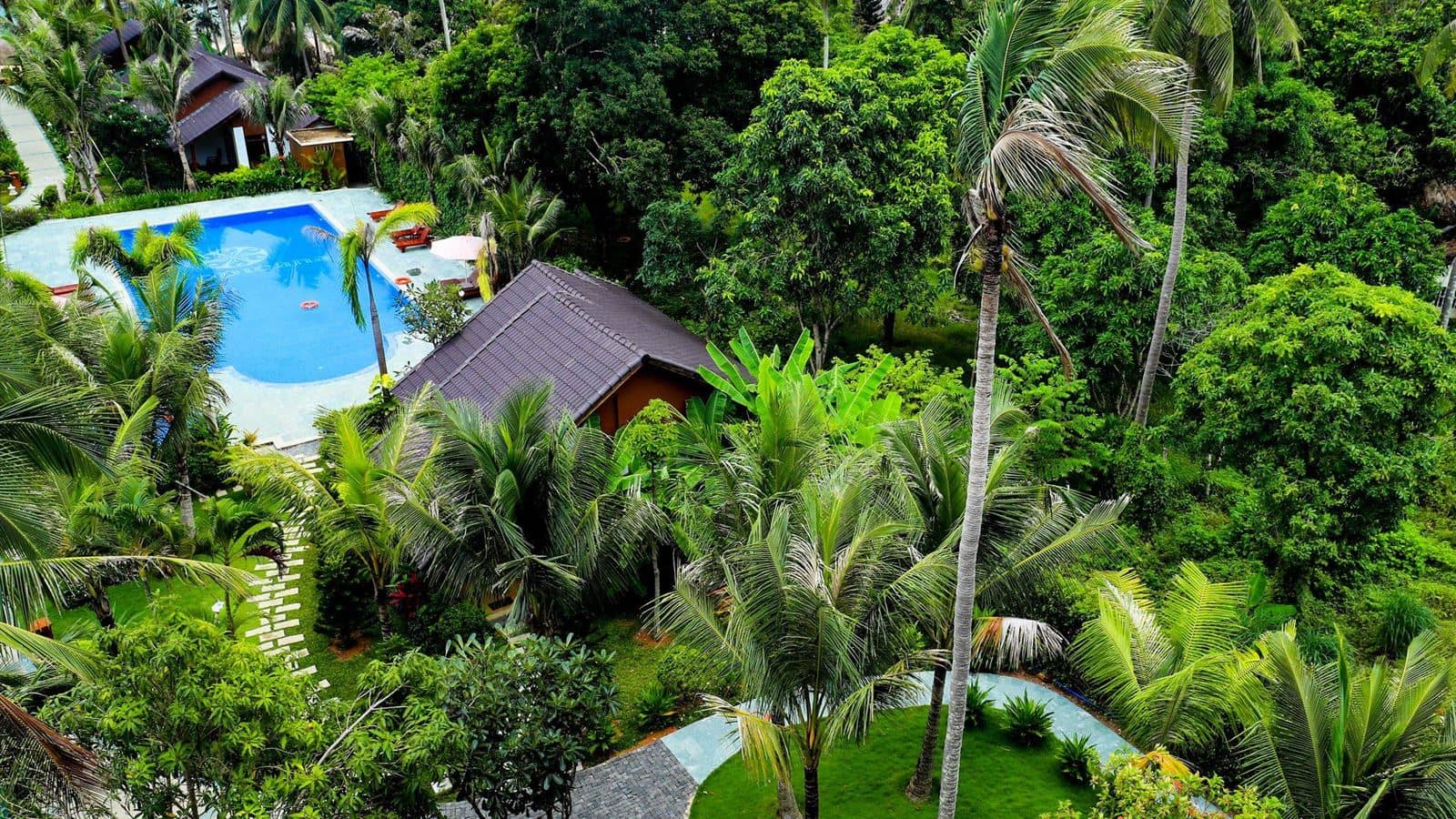 rooms-deluxe-ocean-view-with-balcony