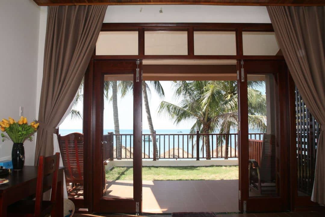 rooms-beach-front-double-with-balcony-child-without-extra-bed