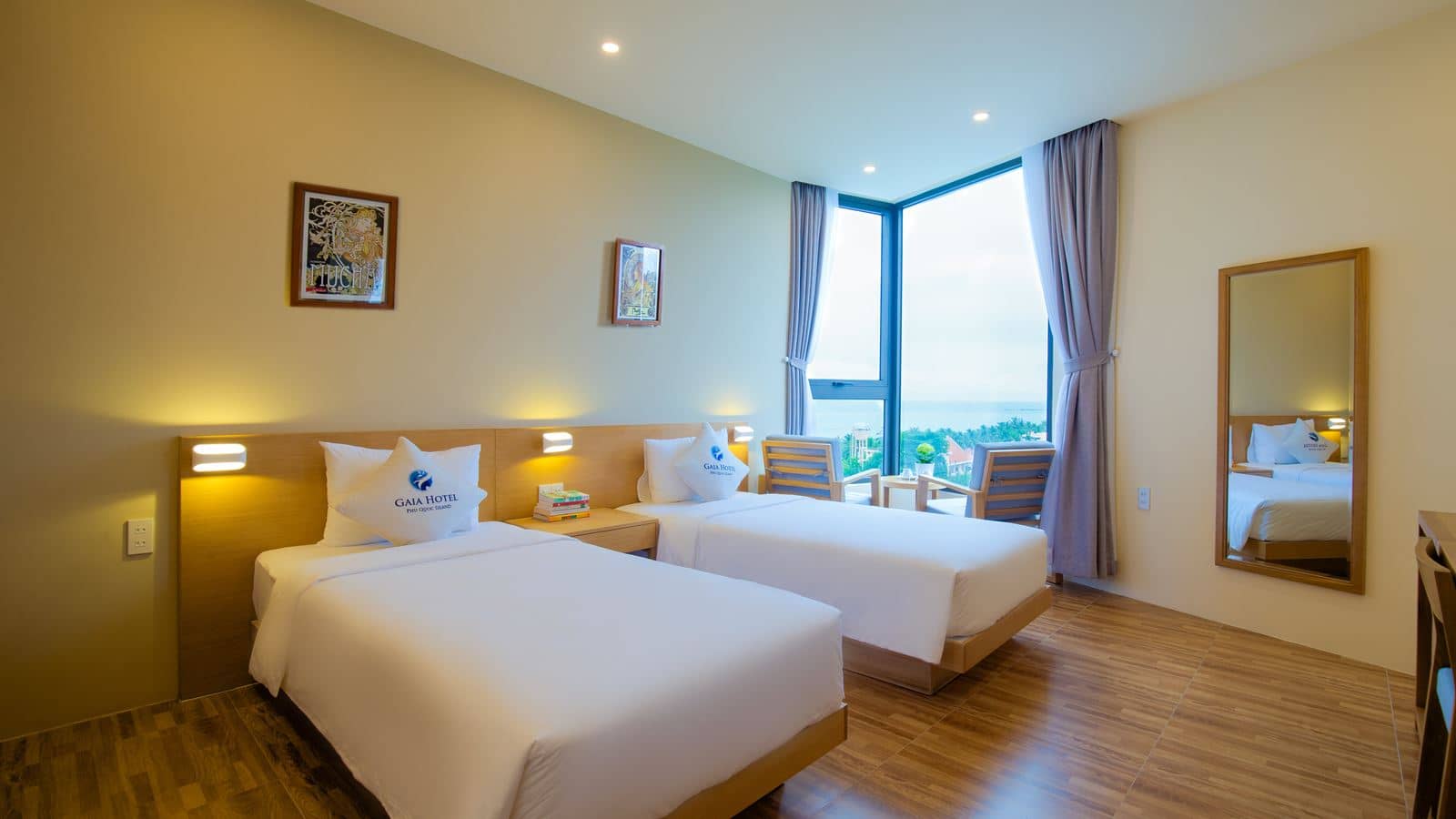 rooms-standard-room-city-view