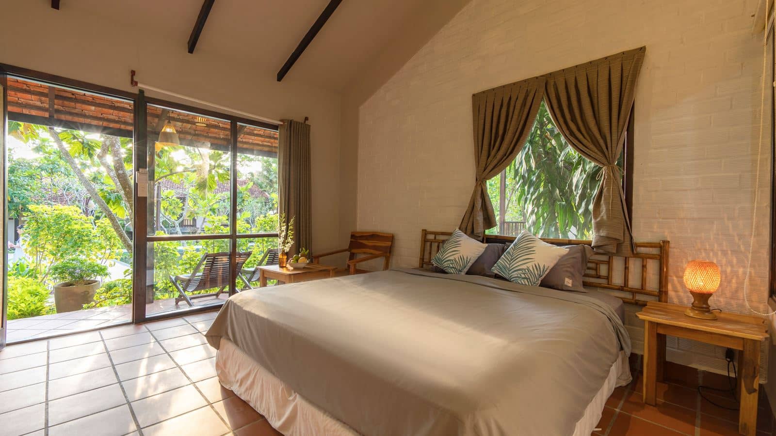 rooms-deluxe-cottage-pool-view