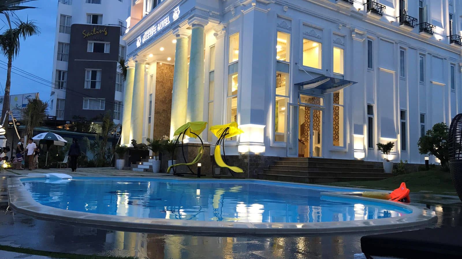 pools-outdoor-pool