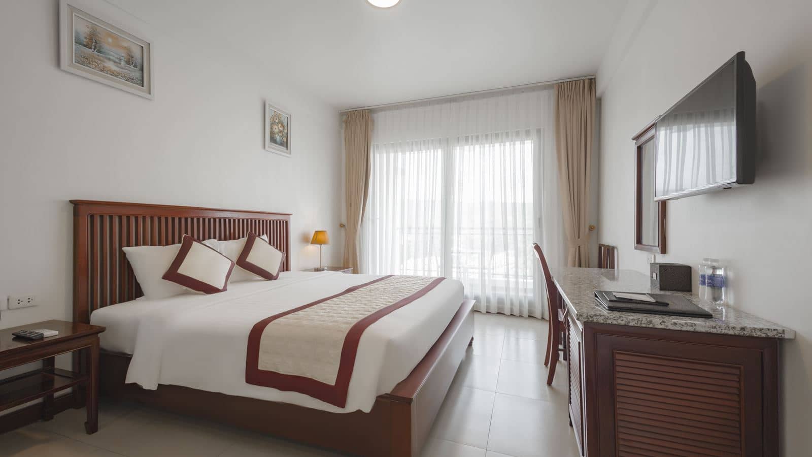 rooms-premium-with-balcony