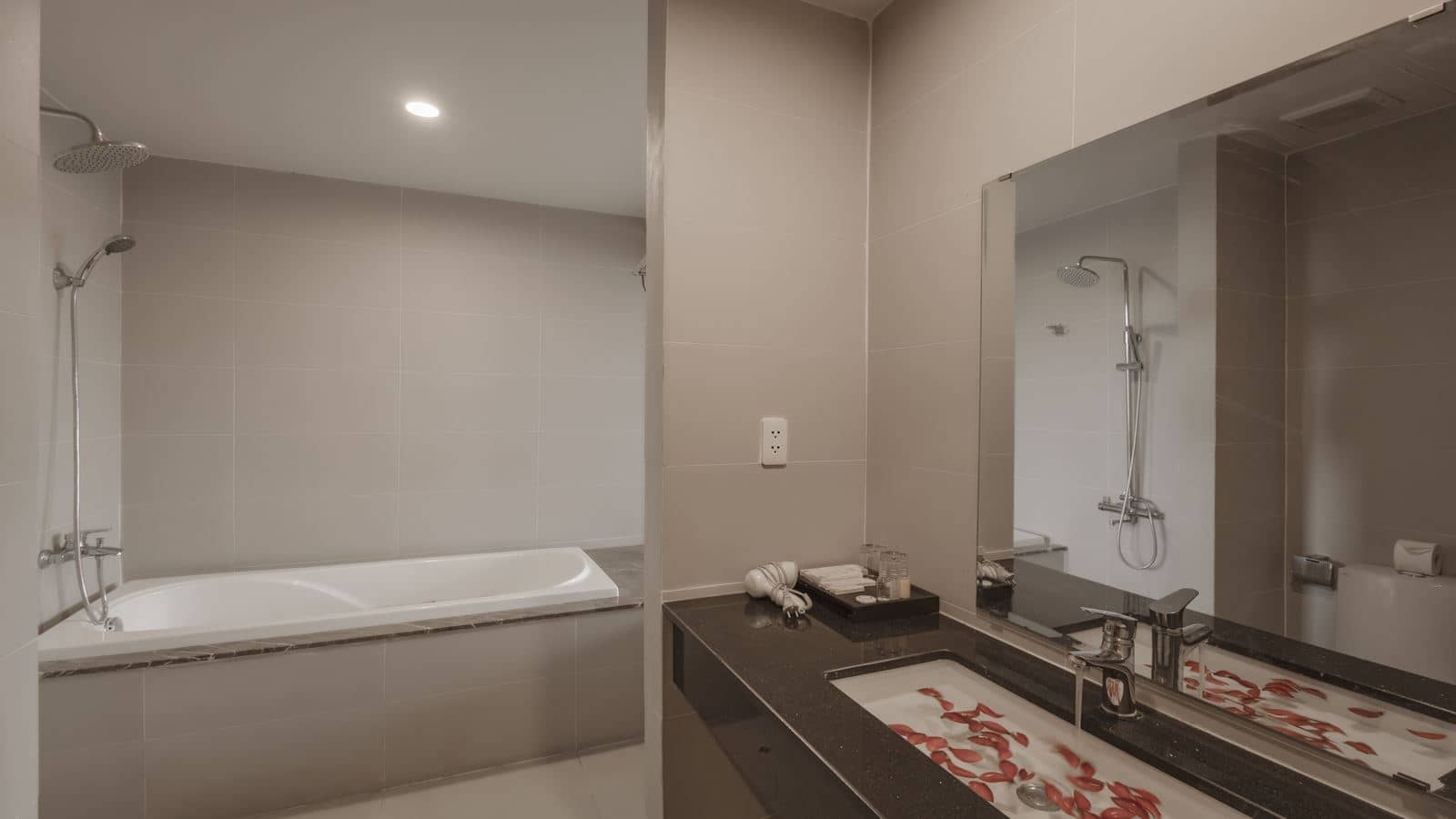 rooms-suite-with-balcony