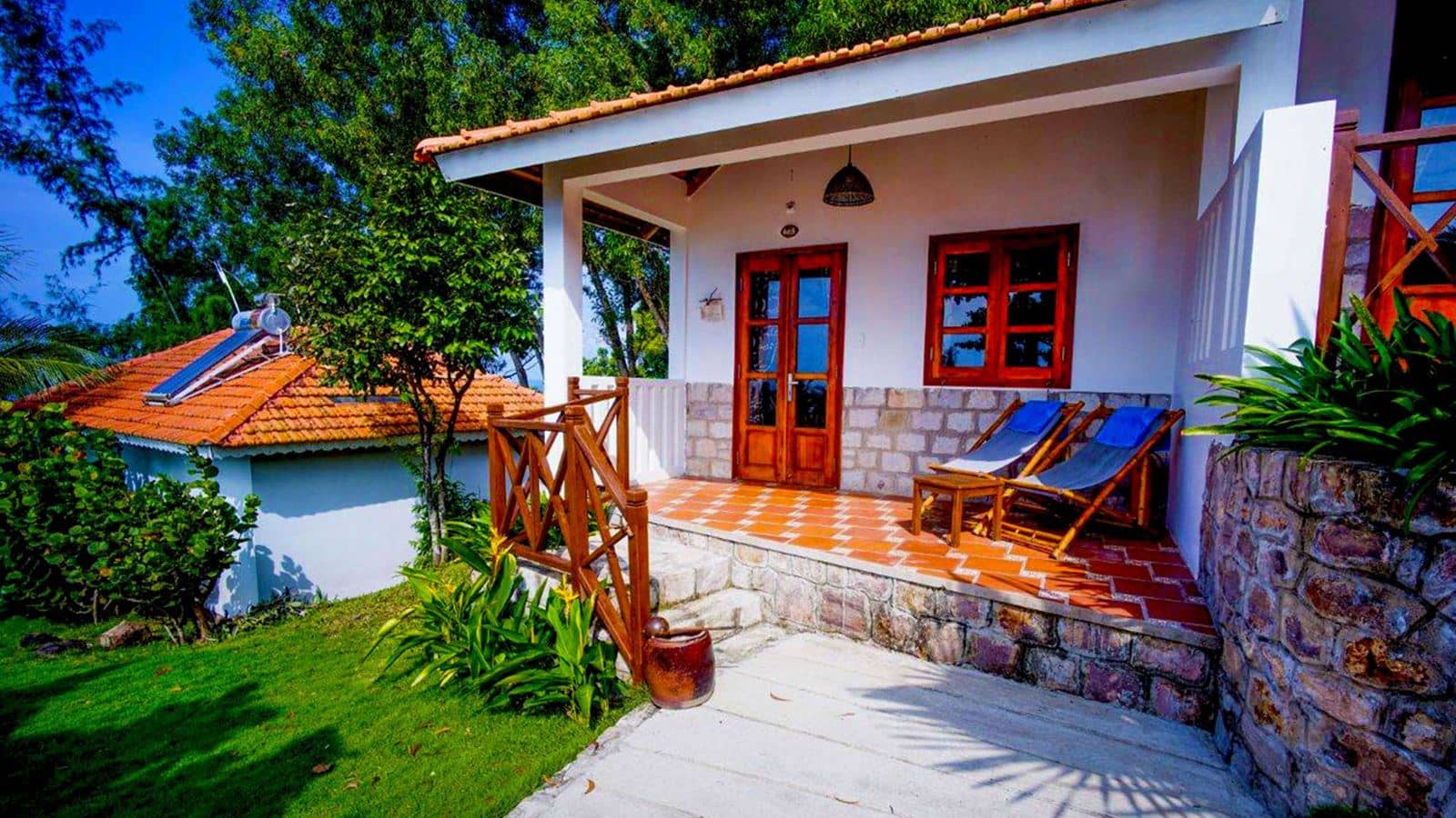 rooms-deluxe-partial-sea-view-with-terrace