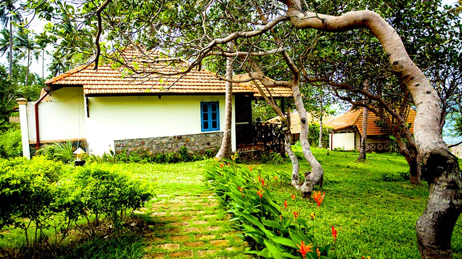 rooms-deluxe-bungalow-garden-view-with-terrace