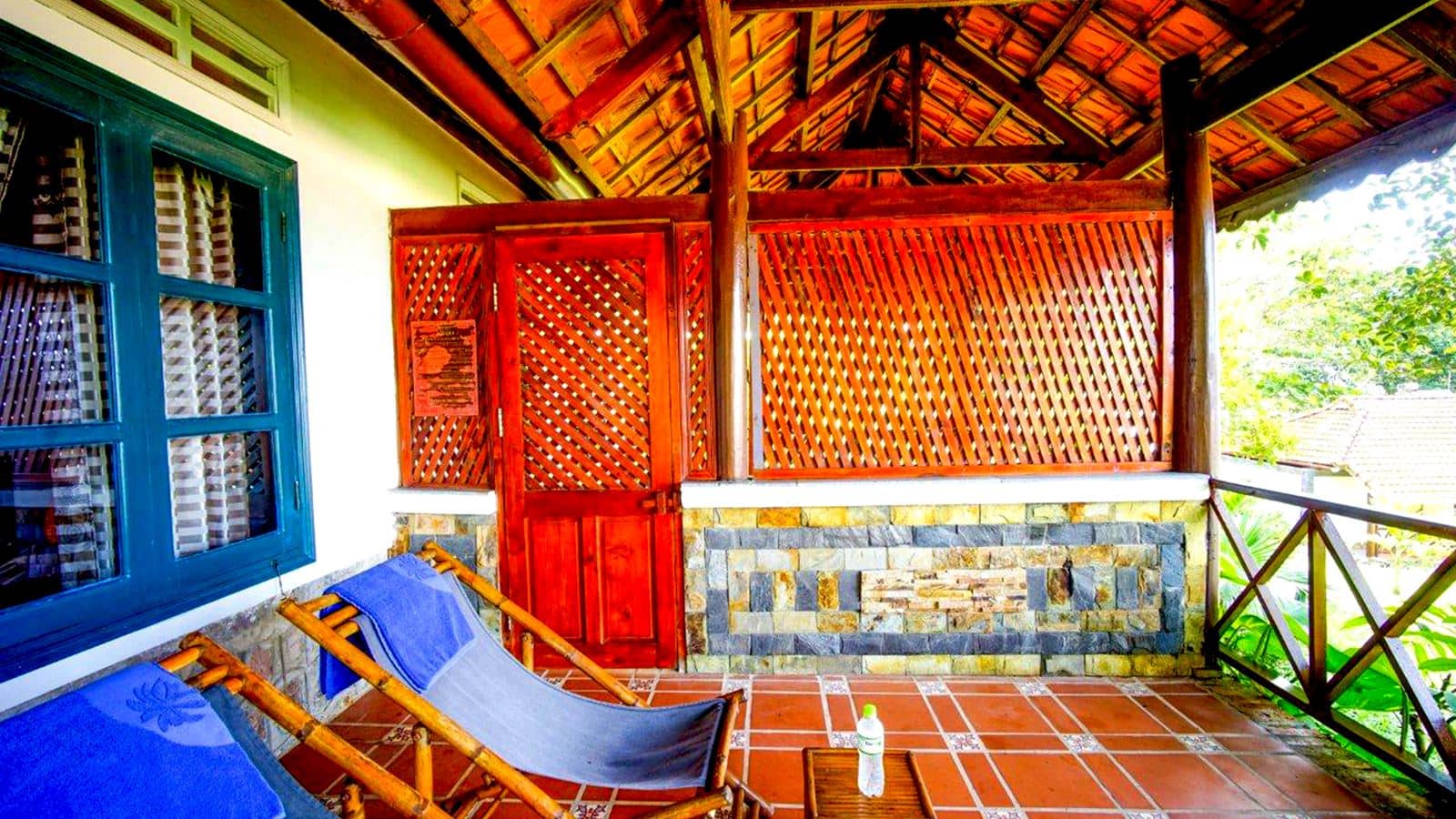 rooms-deluxe-bungalow-sea-view-with-terrace