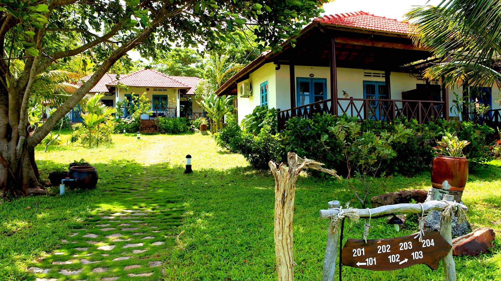 rooms-deluxe-bungalow-sea-view-with-terrace