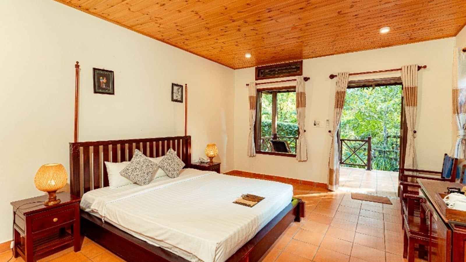 rooms-superior-bungalow-garden-view-with-terrace