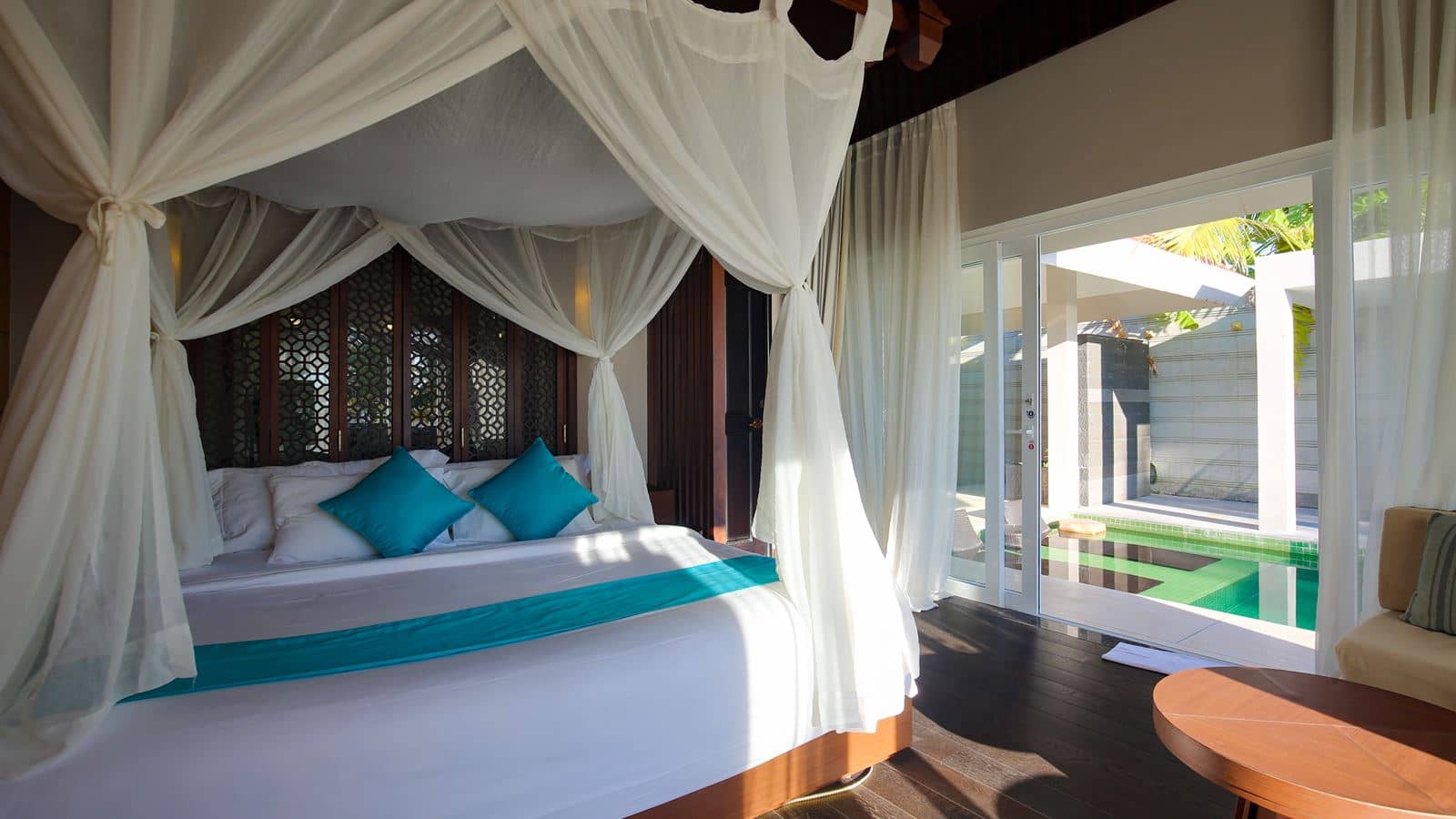 rooms-beachfront-villa-child-without-extra-bed