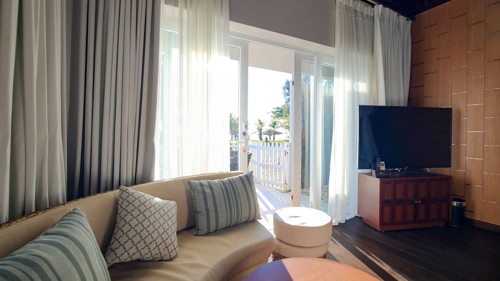rooms-beachfront-villa-child-without-extra-bed