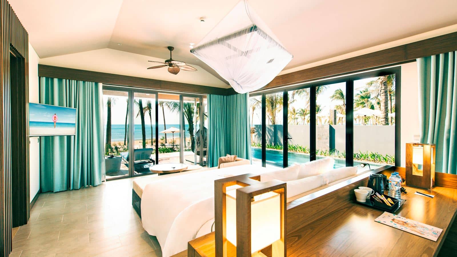 rooms-beachfront-bungalow-with-pool
