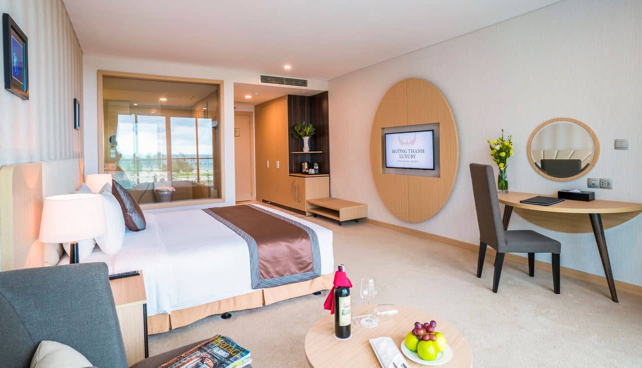 rooms-deluxe-king-with-balcony