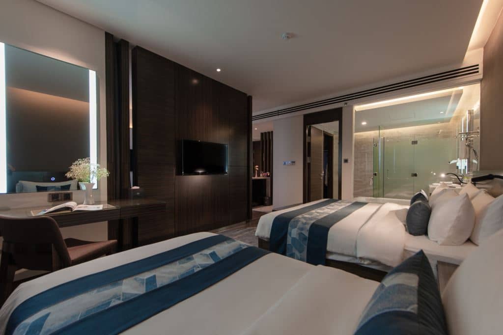 rooms-triple-suite-sea-view-with-balcony