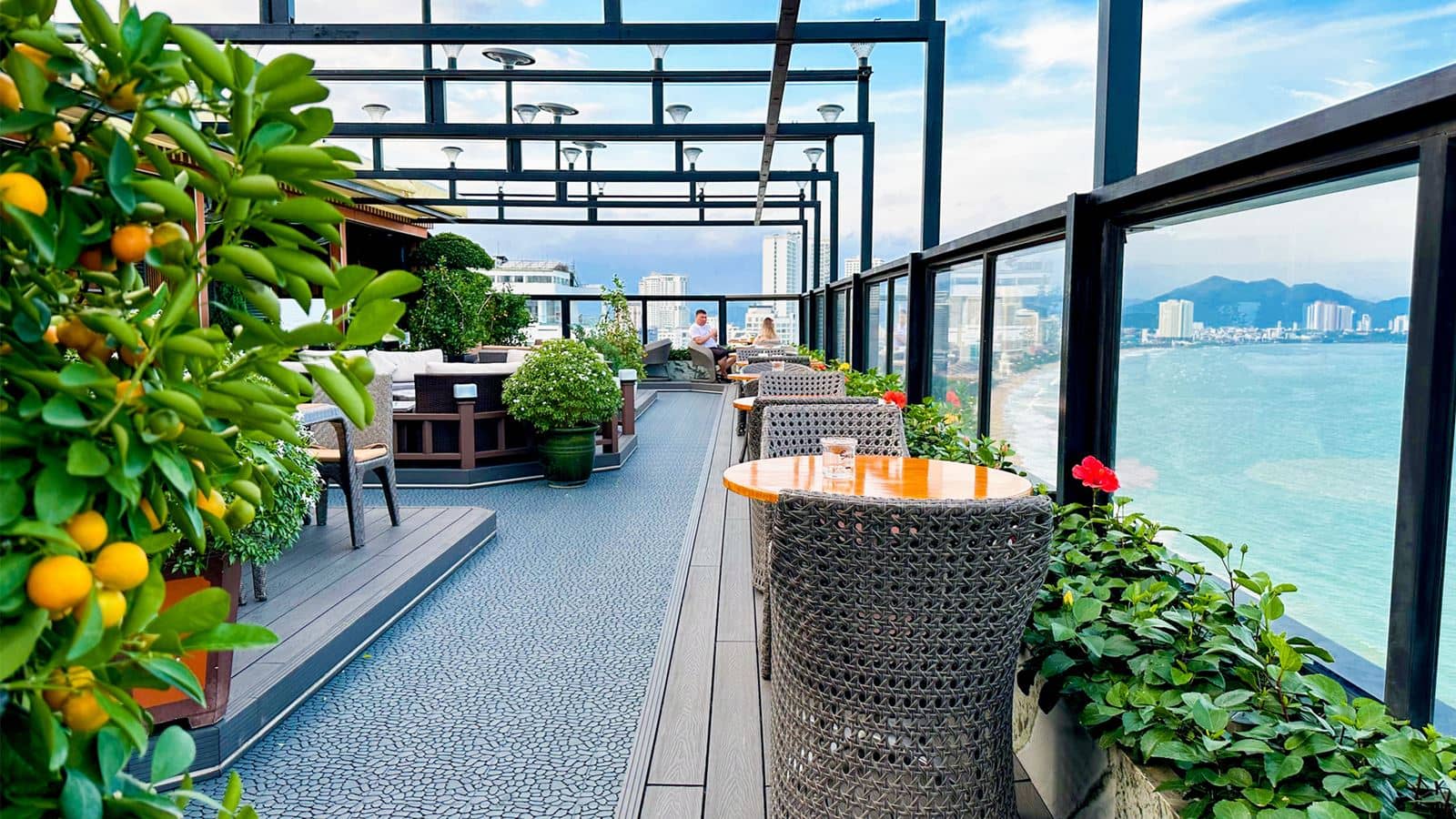 bars-sky-lounge
