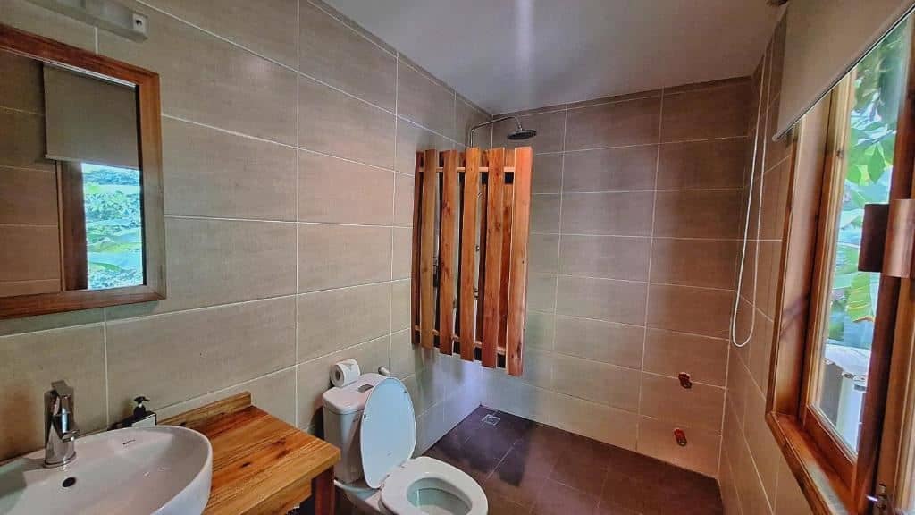 rooms-deluxe-triple-with-garden-view