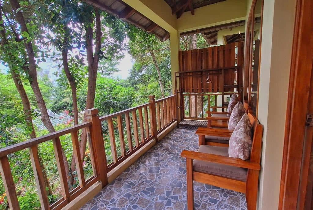 rooms-deluxe-triple-with-garden-view