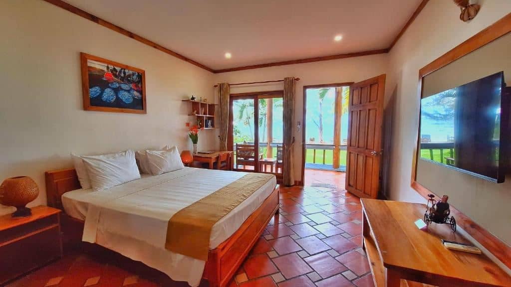 rooms-bungalow-triple-with-sea-and-pool-view