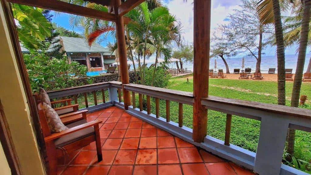 rooms-bungalow-triple-with-sea-and-pool-view