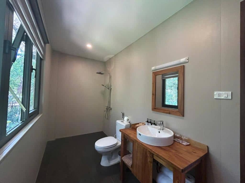 rooms-sky-deluxe-triple-sea-view