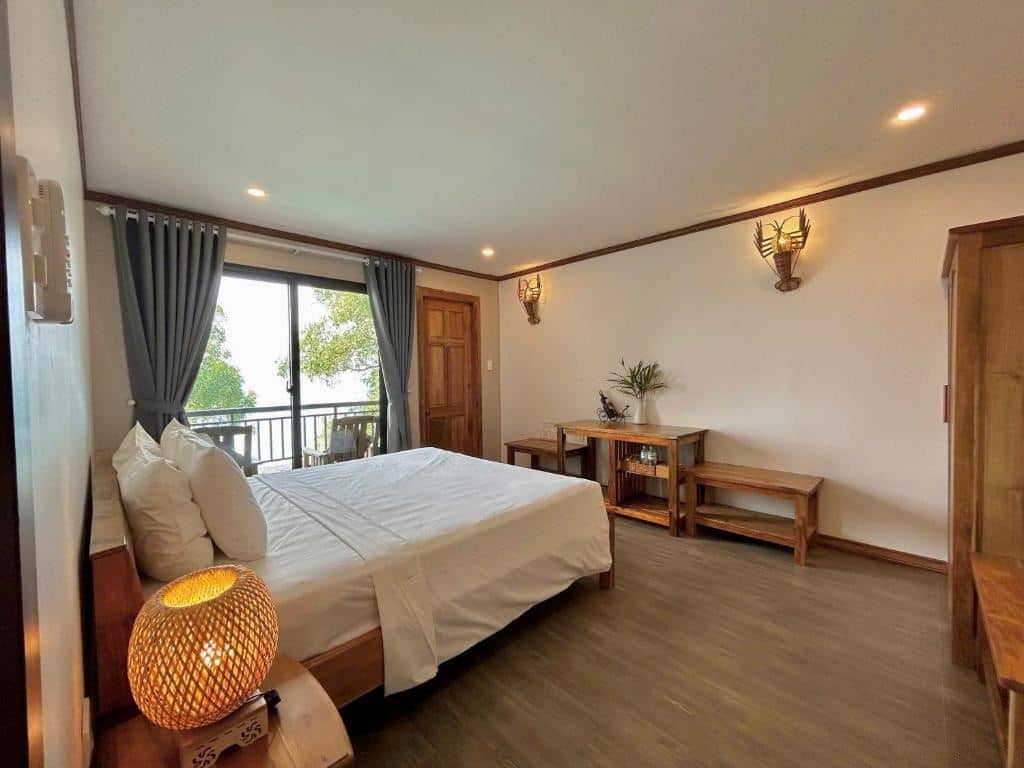 rooms-sky-family-deluxe-room-sea-view