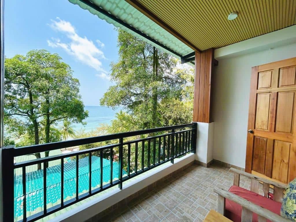 rooms-sky-family-deluxe-room-sea-view