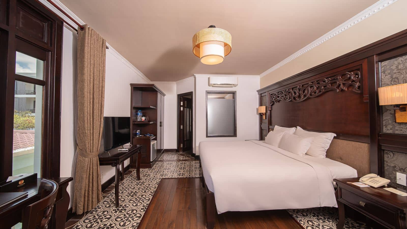 rooms-deluxe-balcony