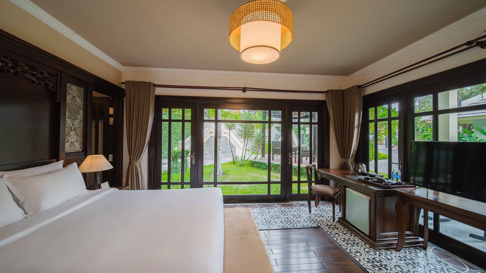 rooms-premier-deluxe-with-terrace-or-balcony