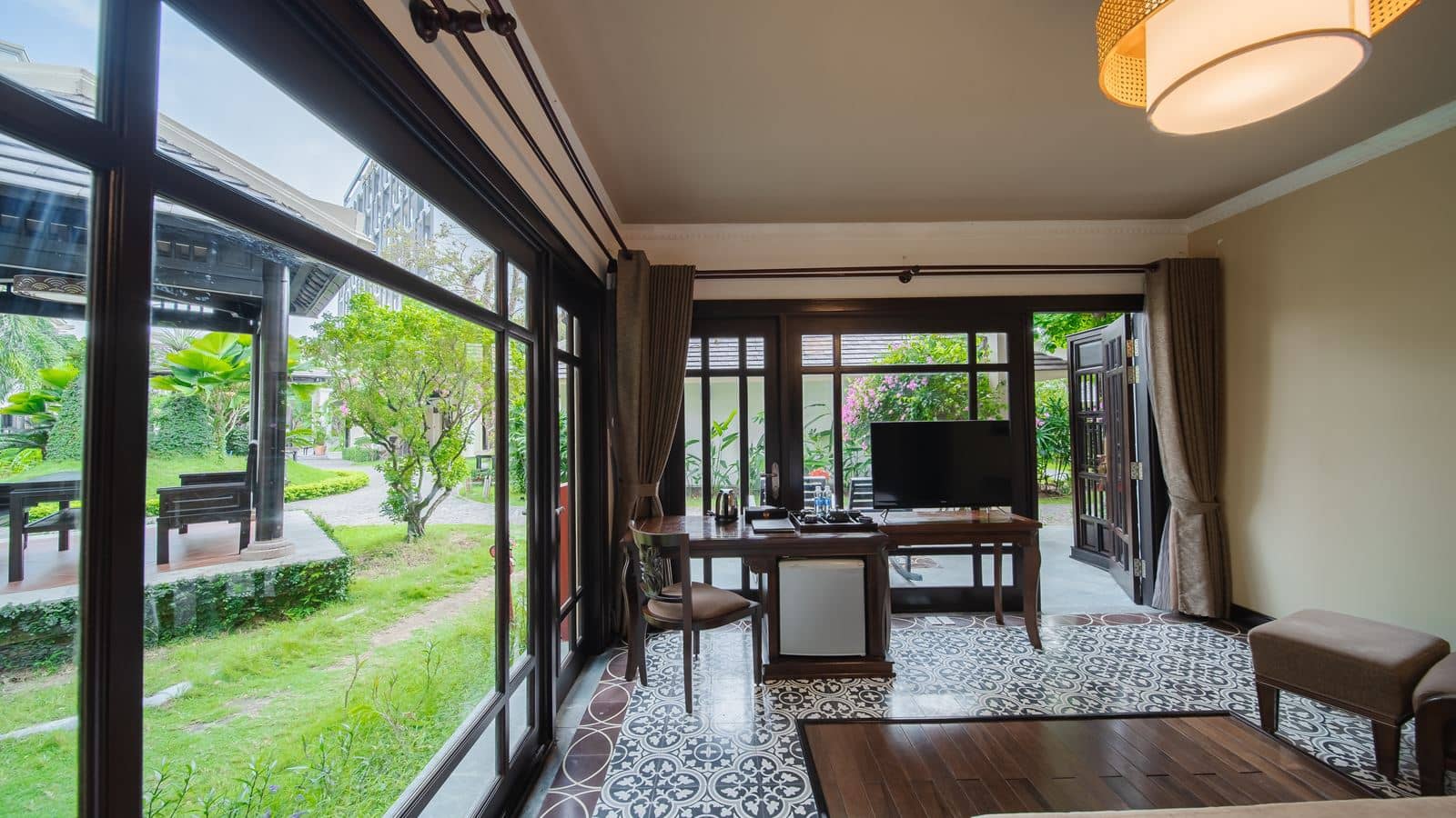 rooms-premier-deluxe-with-terrace-or-balcony