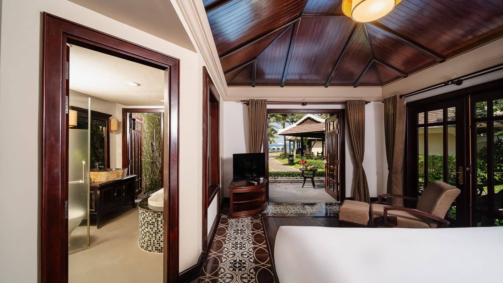 rooms-executive-bungalow-with-terrace