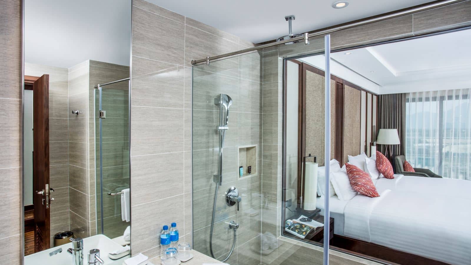 rooms-deluxe-with-balcony