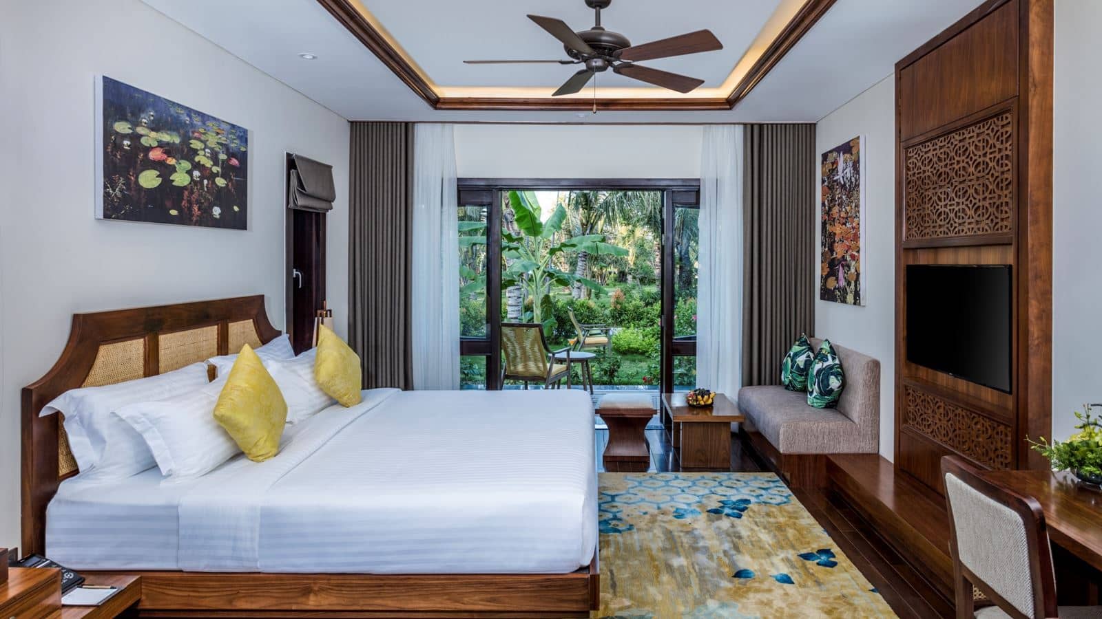 rooms-premium-with-balcony