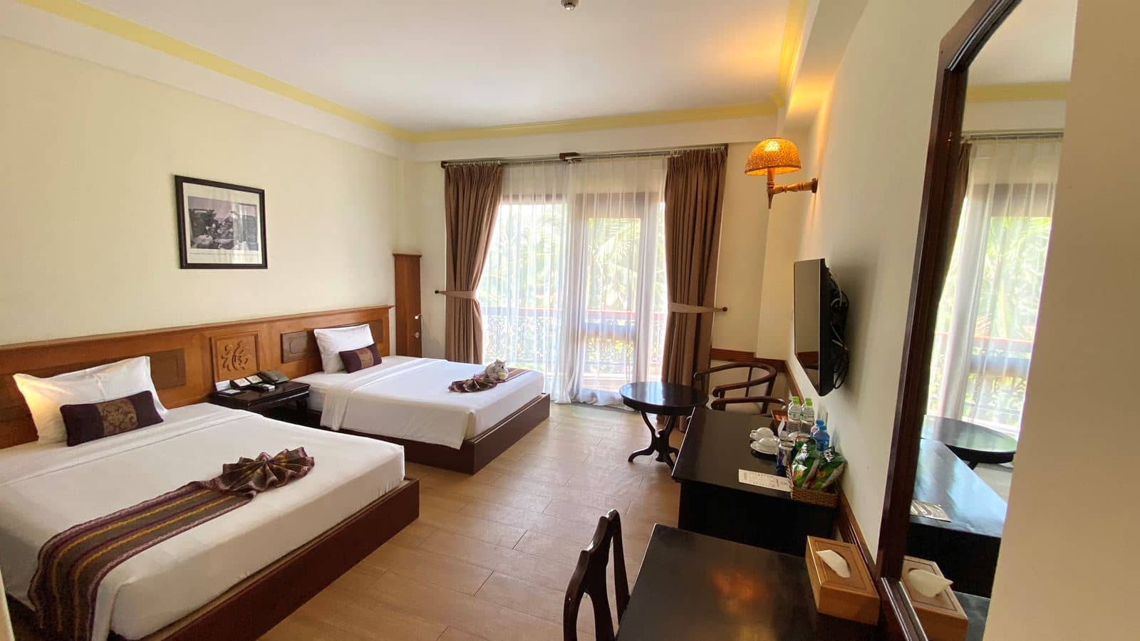 rooms-room-deluxe-garden-view-balcony