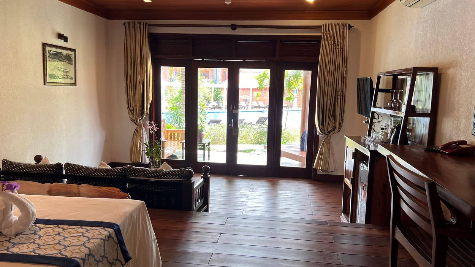 rooms-bungalow-room