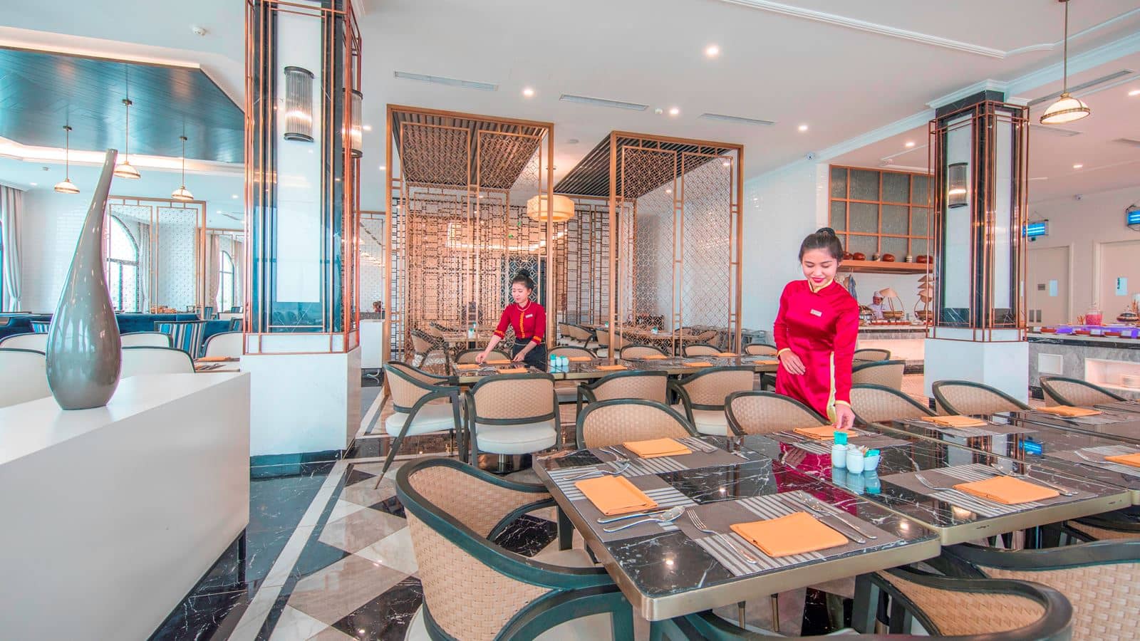 restaurants-pool-bar