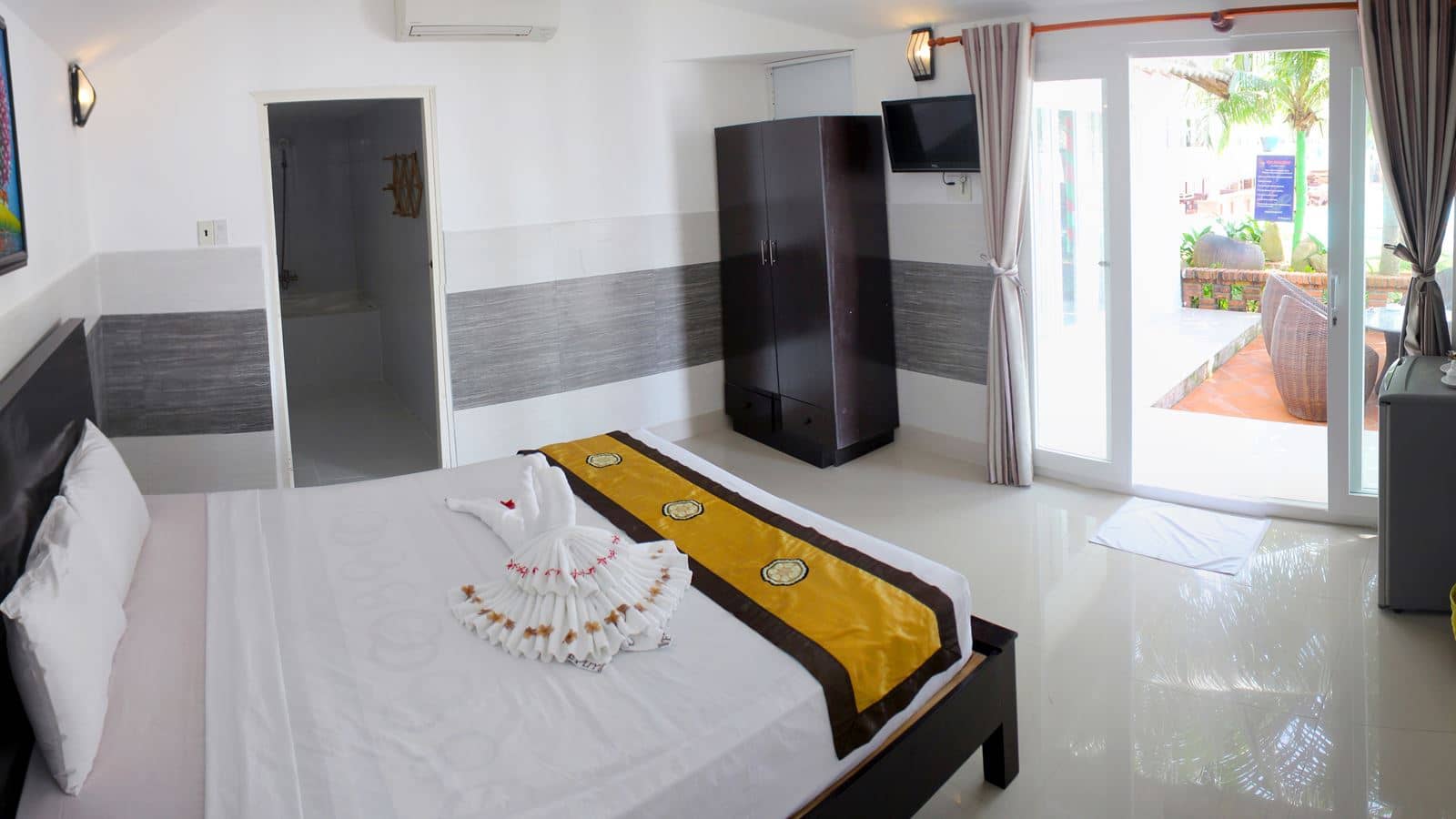 rooms-beach-front