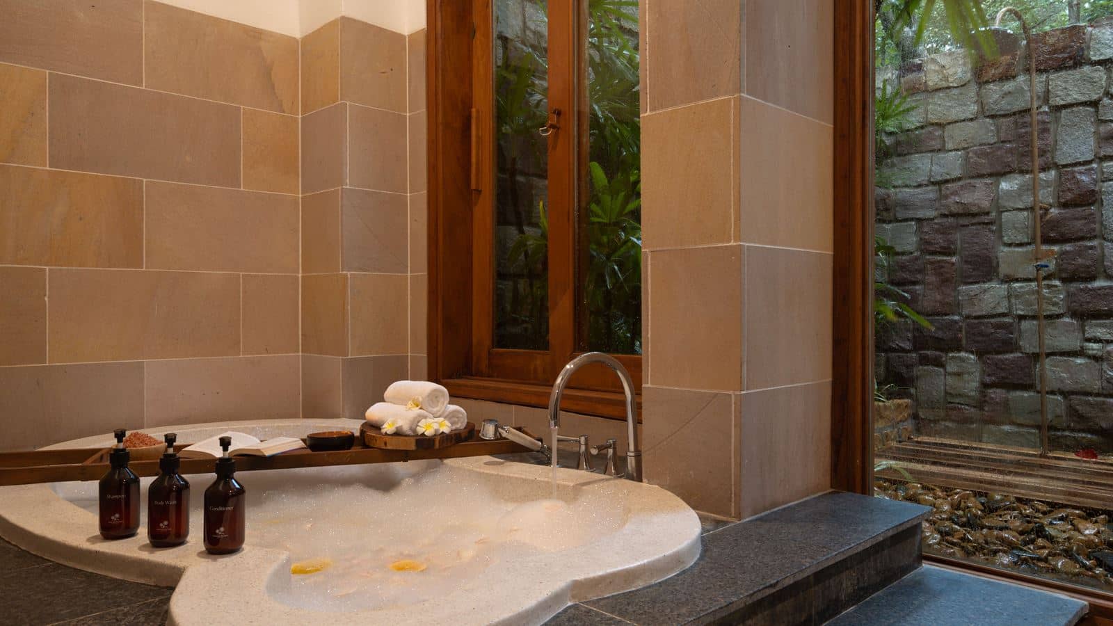 rooms-family-pool-villa-2bedroom