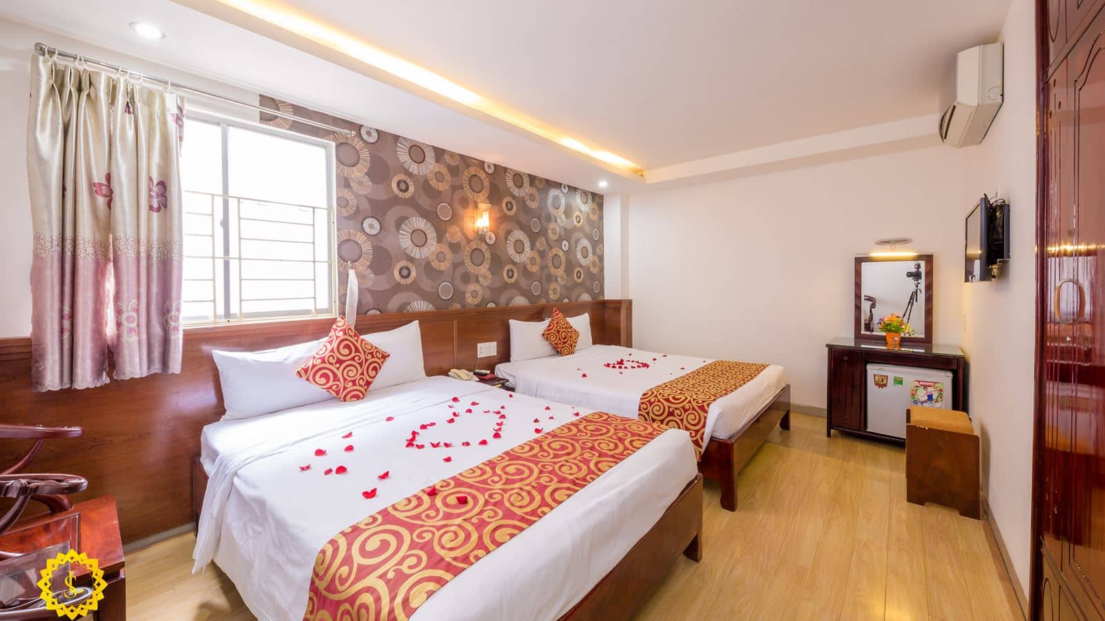 rooms-superior-room