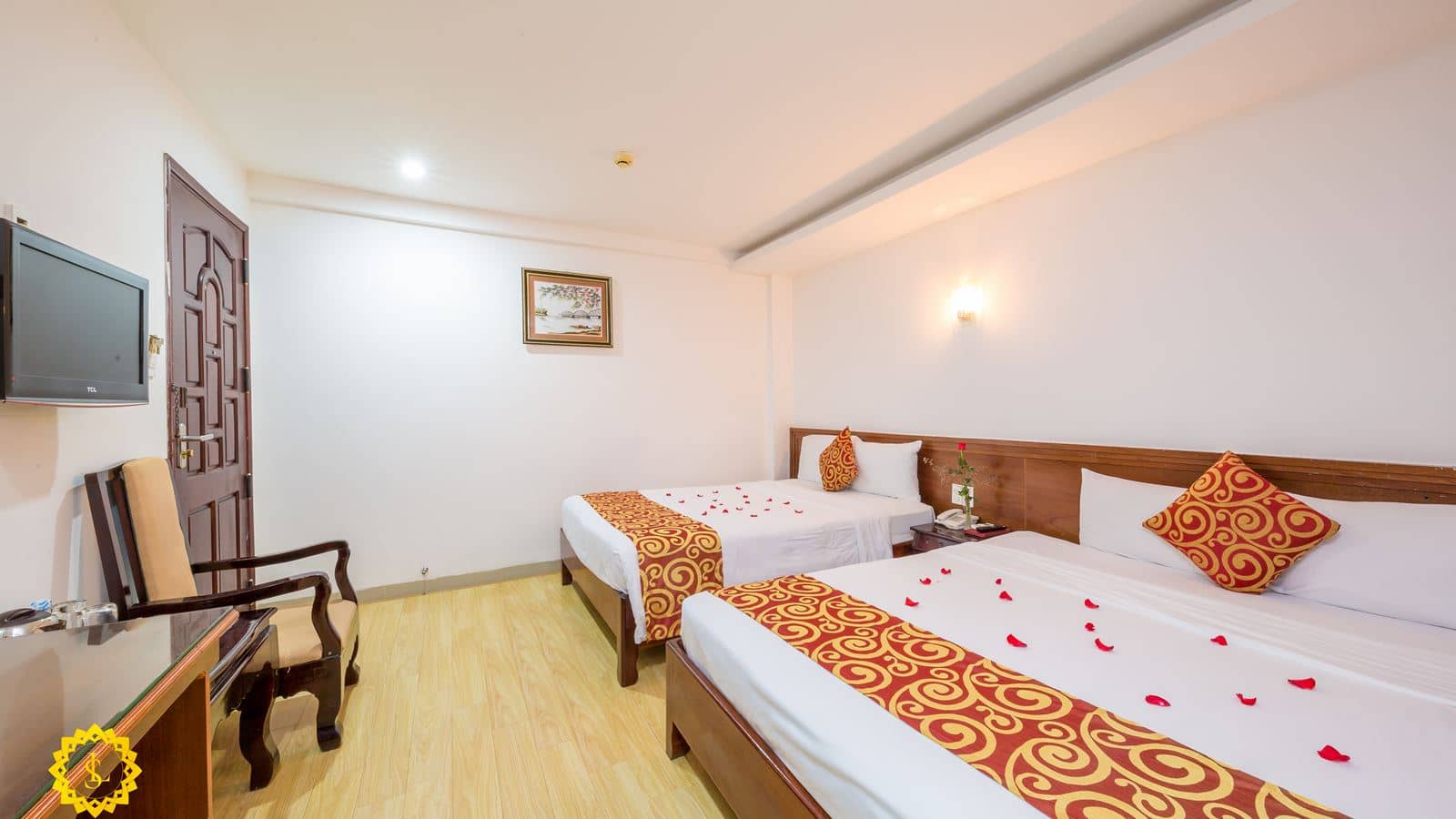 rooms-standard-interior-no-window