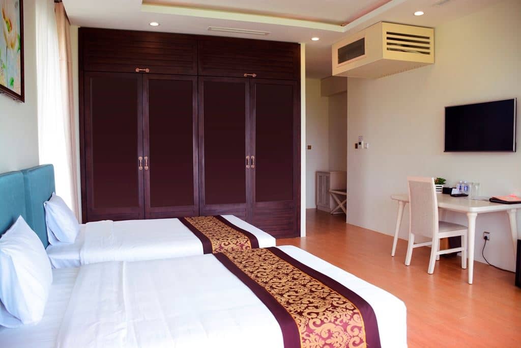rooms-luxury-room-golf-course-view