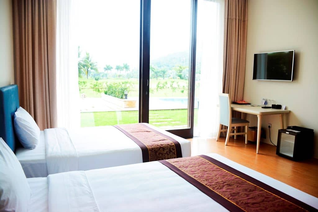 rooms-suite-room-with-pool-golf-course-view