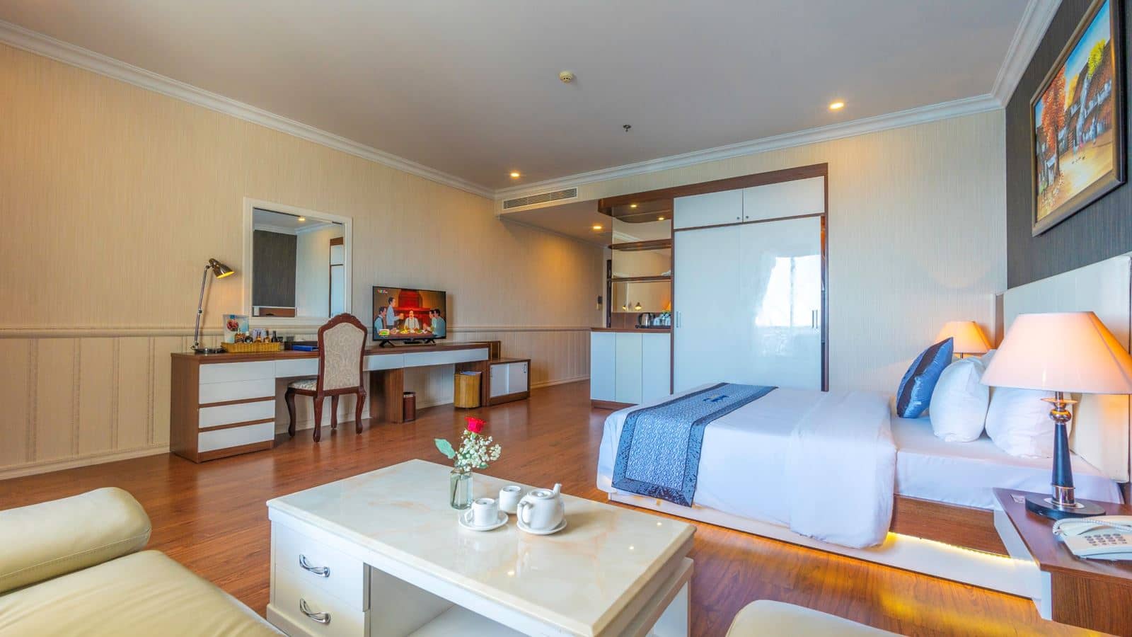 rooms-suite-sea-view-with-balcony