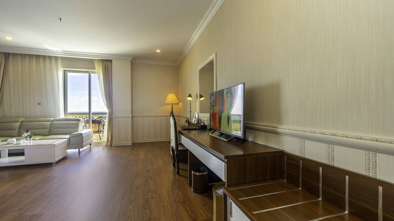 rooms-suite-sea-view-with-balcony