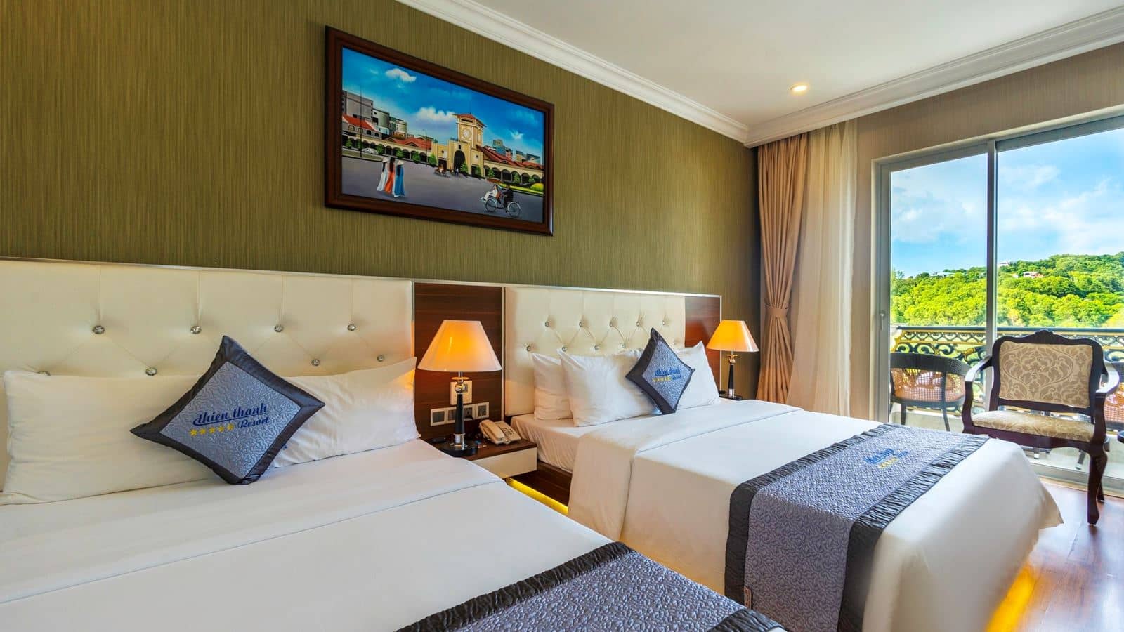 rooms-deluxe-twin-city-view-with-balcony-child-without-extra-bed