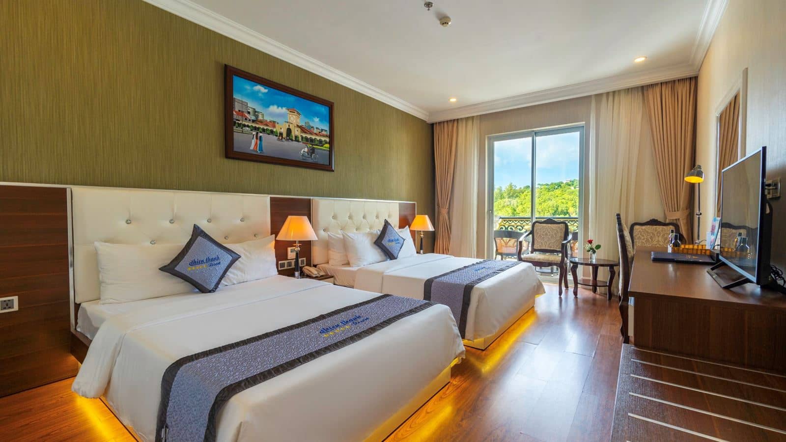 rooms-deluxe-twin-city-view-with-balcony-child-without-extra-bed