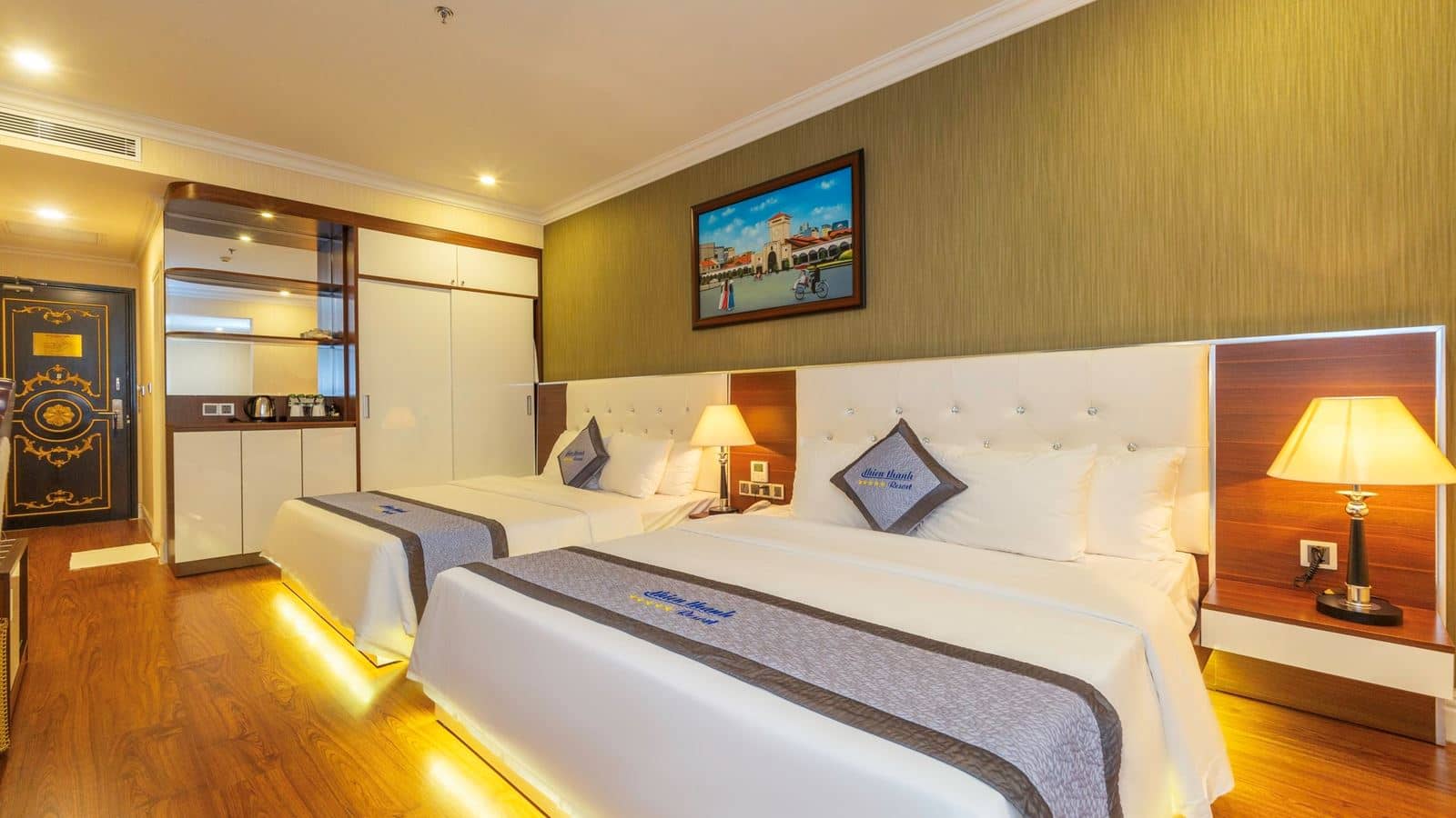 rooms-family-deluxe-with-window-no-extra-bed