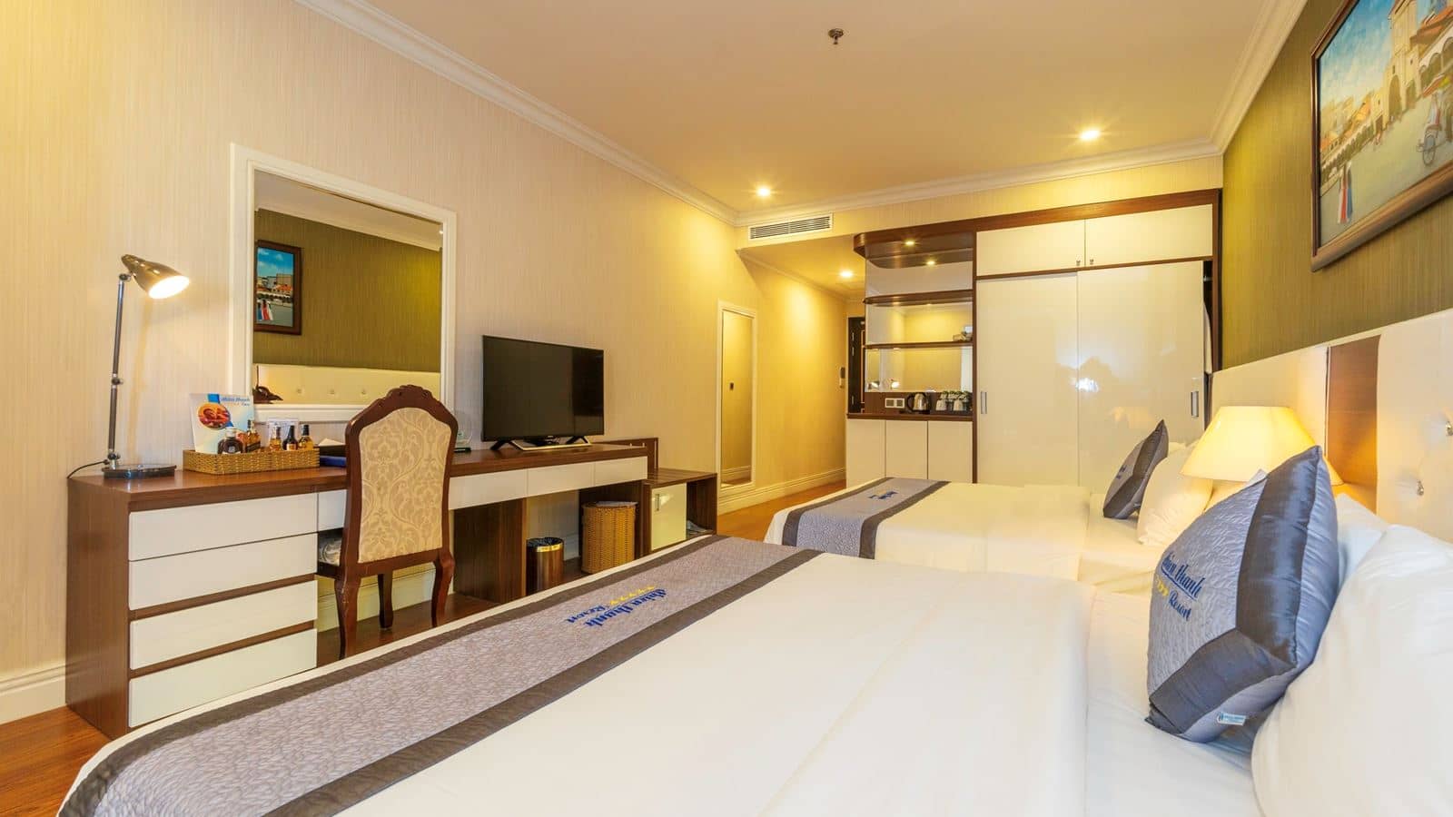 rooms-family-deluxe-with-window-no-extra-bed